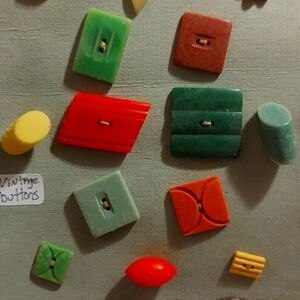 Vintage Buttons mid-Century plastic 14 pcs